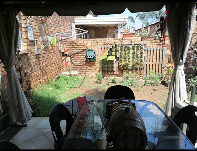 2 BEDROOM TOWNHOUSE FOR SALE IN GLEN MARAIS